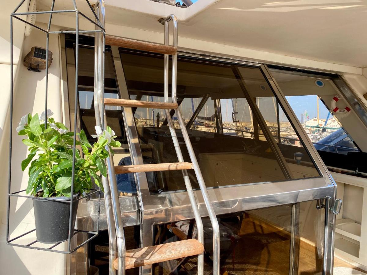 Panaby Houseboat Hotel Палермо Екстериор снимка
